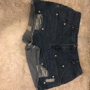 Jean shorts with pearl detail.